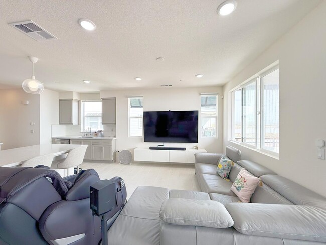 Building Photo - 9776 Seawind Wy
