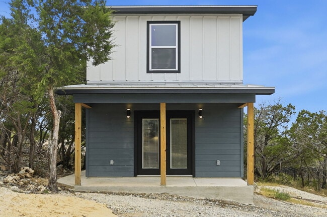 Building Photo - 1571 Lakeshore Dr