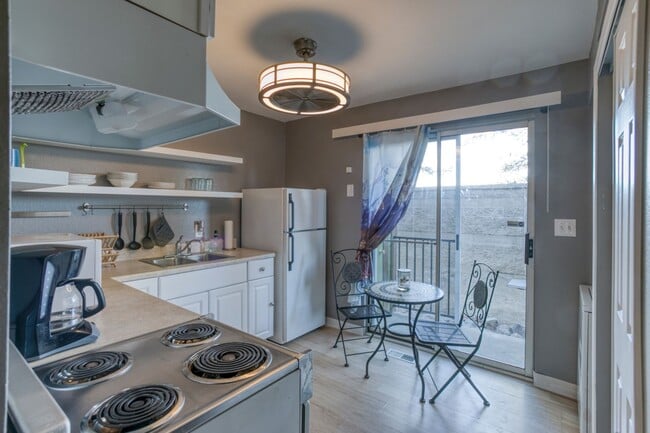 Building Photo - 61 S Sable Blvd