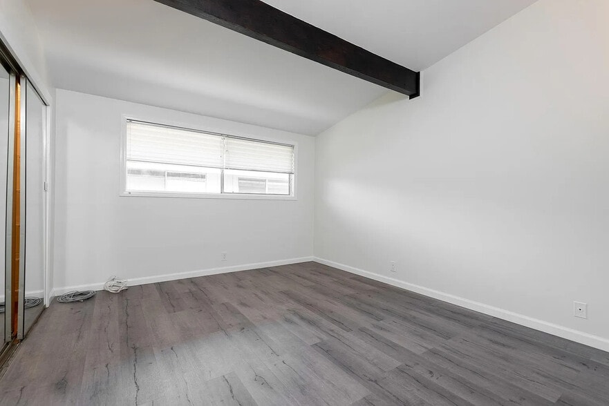 Building Photo - 4040 Grand View Blvd