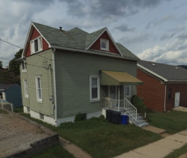 Primary Photo - Coraopolis - 2 Bed 2 Bath - Immaculately M...