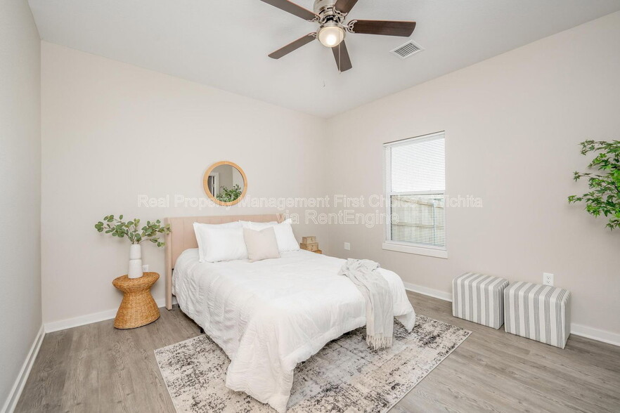 Building Photo - 3421 W 45th St S