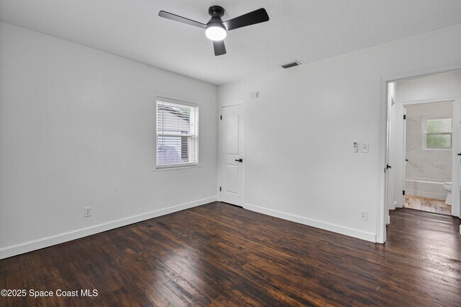 Building Photo - 509 E Fee Ave