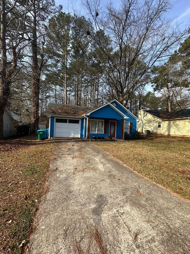 Building Photo - 3 Bedroom, 2 bathroom house on the Eastside, move-in ready