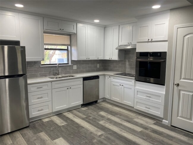 Building Photo - 5300 Jason Dr