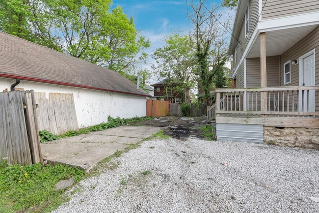 Building Photo - 288 S Souder Ave