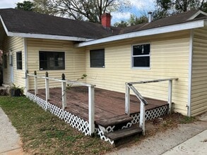 Building Photo - HUGE Dade City 3BR/1BA/1 Car Garage Home w...