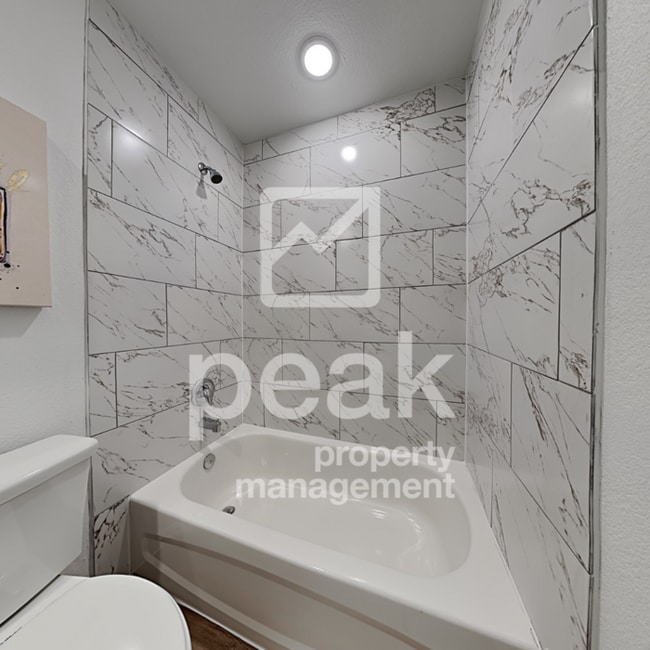 Building Photo - 3 Bed/2.5 Bath Townhome located in Forest ...