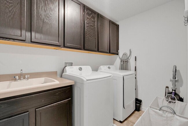 Building Photo - 4894 Knoll Ln
