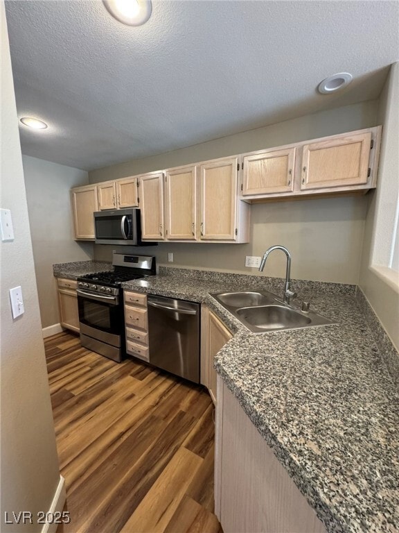 Building Photo - 910 Elegant Coral Ave