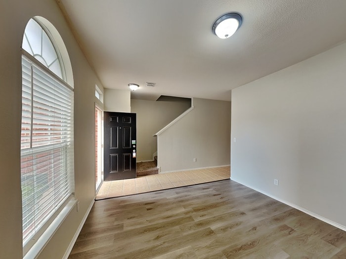 Building Photo - 8209 Swan Park Dr