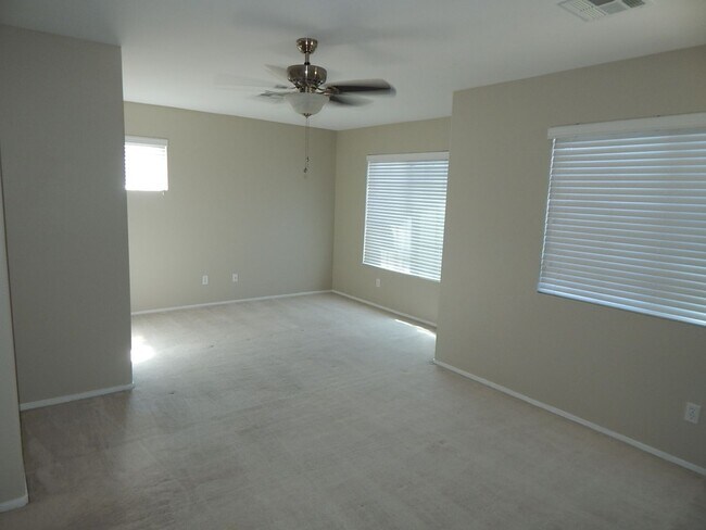 Building Photo - Gorgeous 3Bed/3Bath 2 Story home w/ office...