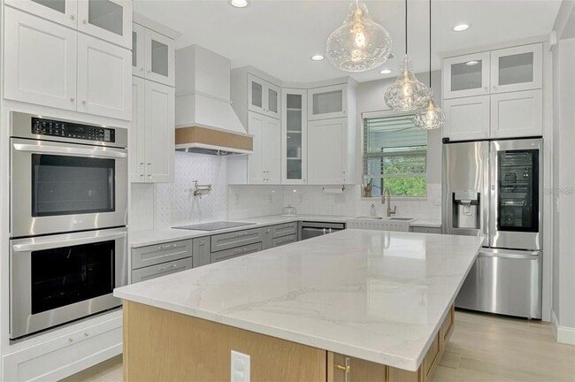 Building Photo - 2129 Lorraine Dr