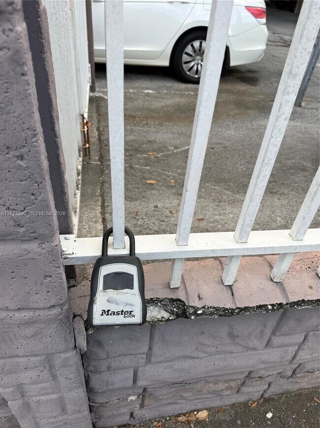 Building Photo - 2536 NW 24th St