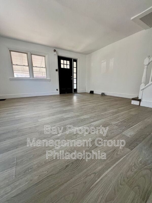 Building Photo - 812 MacDonald St