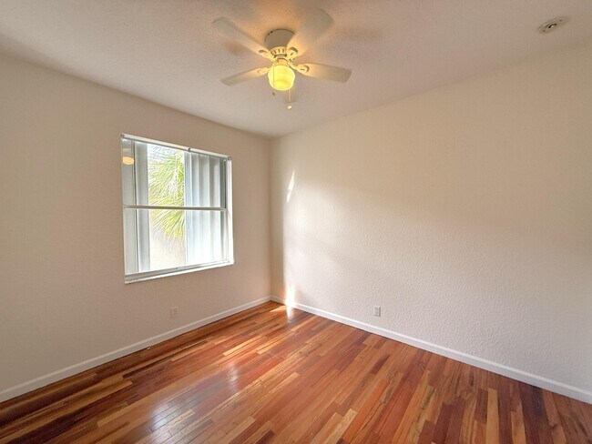 Building Photo - 1171 W Magnolia Cir
