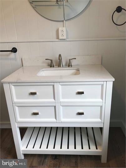 Building Photo - 305 E Chestnut St