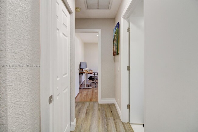Building Photo - 1025 Bamboo Ln