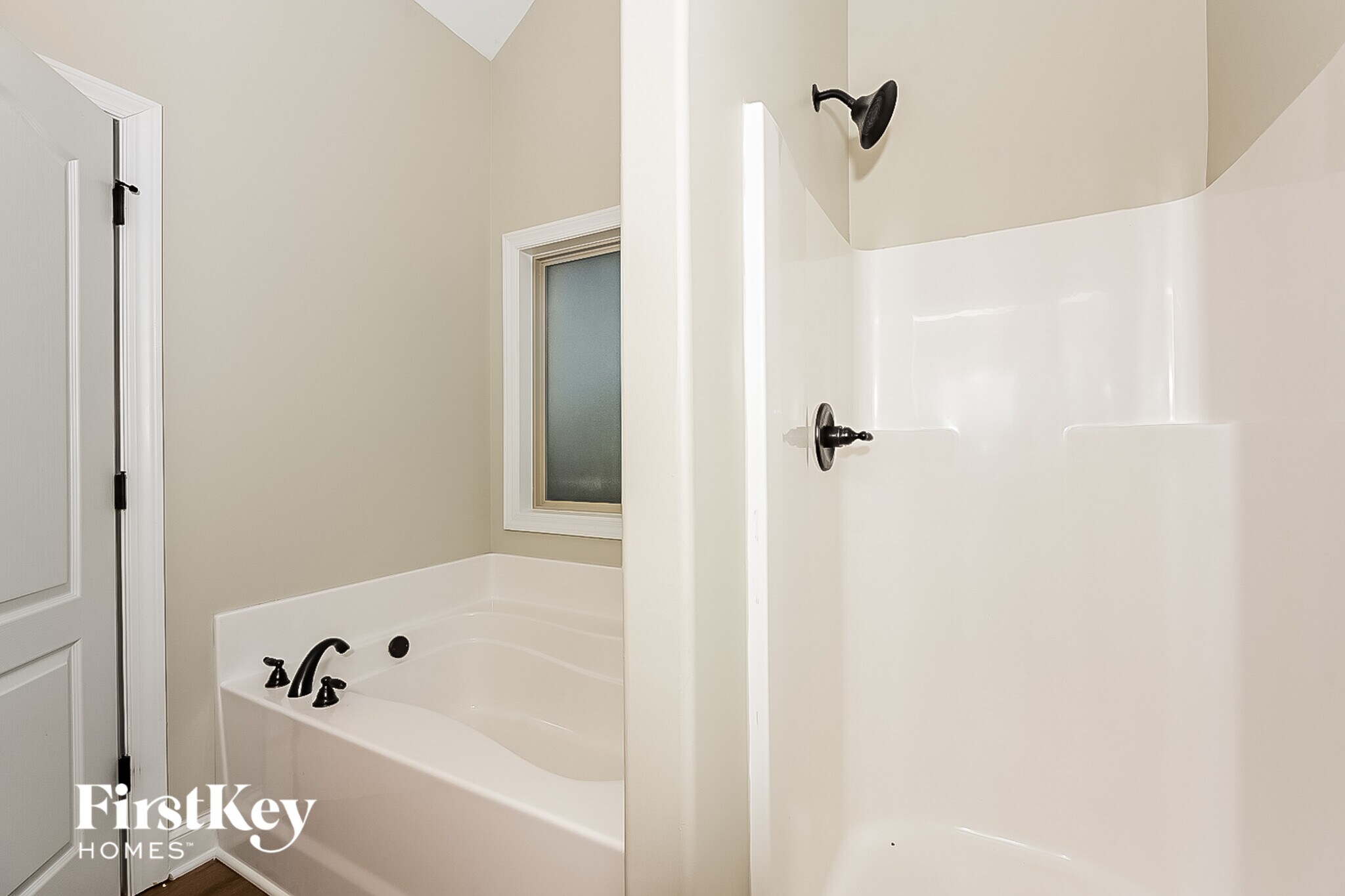 Building Photo - 252 Hedgewood Dr