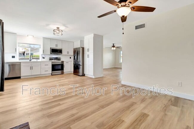 Building Photo - 568 Larchwood Dr
