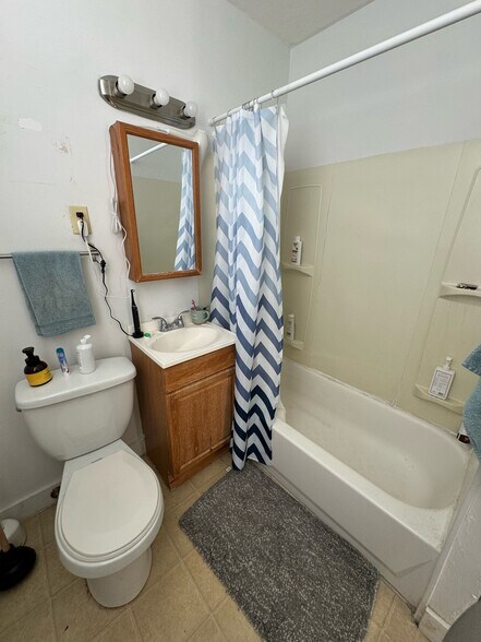 Building Photo - 461 Beacon St