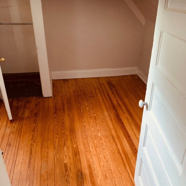 Building Photo - 2900 Enoch Ave