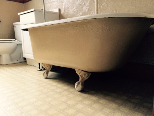 clawfoot tub/shower - 325 Eicher Ave