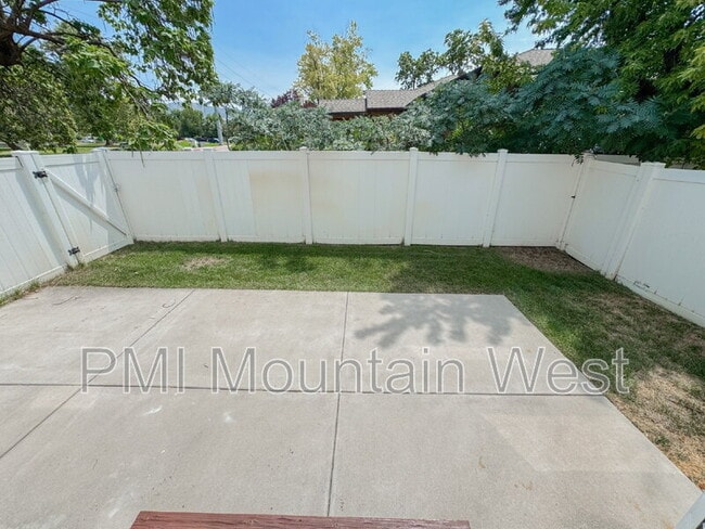 Building Photo - 499 N 200 W