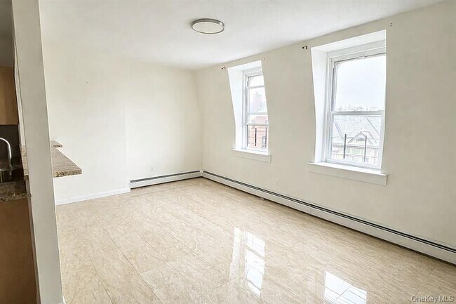 Building Photo - 296 Mill St