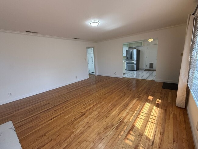 Building Photo - 5805 20th Ave