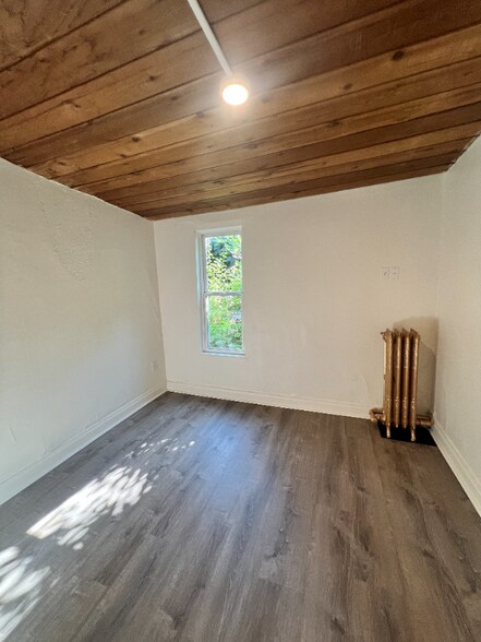 Building Photo - 1044 Maxwell Ave
