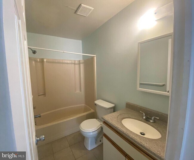 Building Photo - 1405 Britton Pl