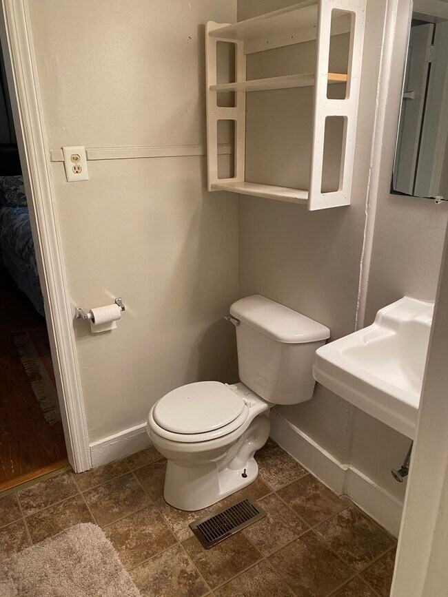 Building Photo - Furnished Home for Rent - Utilities included!