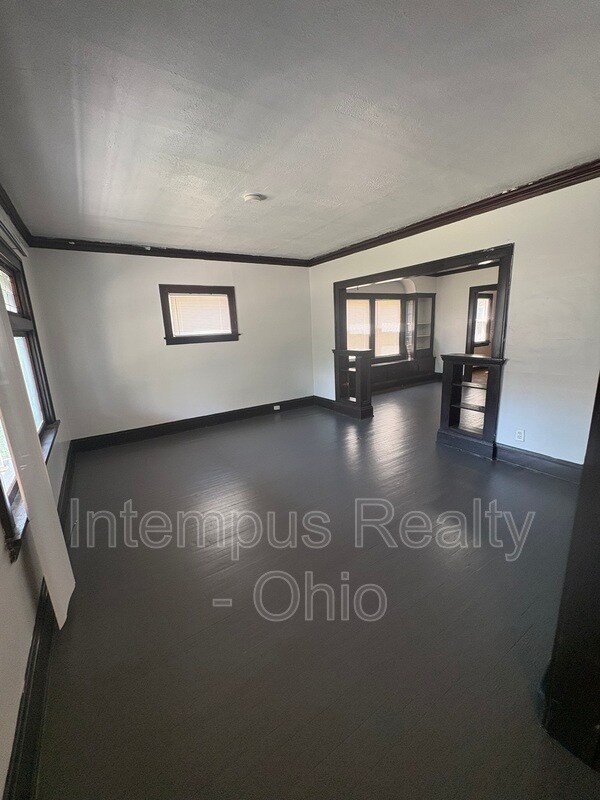 Building Photo - 4072 E 139th St