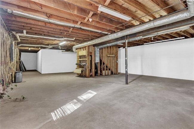 Building Photo - 3761 Ridge Rd SE