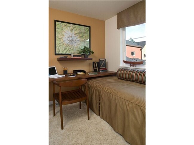 Building Photo - Bright & Spacious 2bed/2.5bath Townhome in Issaquah!