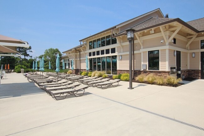 Building Photo - Beautiful Furnished Home Close to Bethany ...