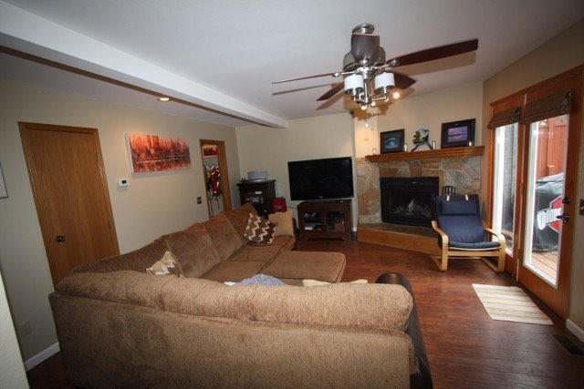 Building Photo - 3 Bedroom Home in South Anchorage w/ Fenced Yard!