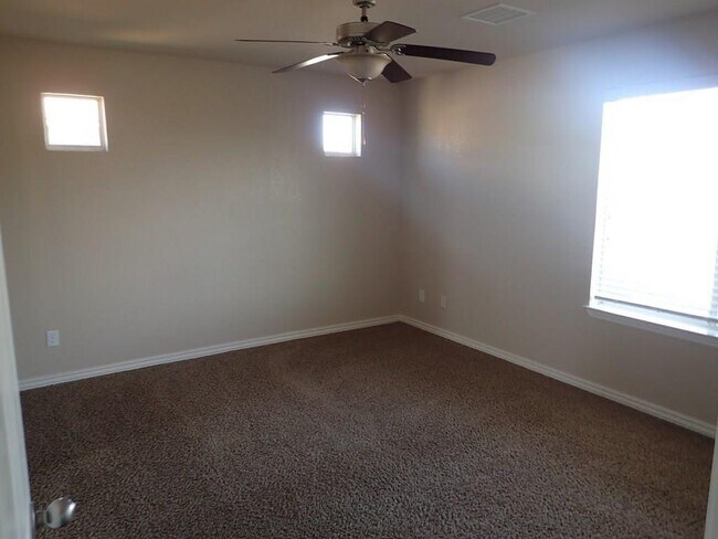 Building Photo - 14389 E Cave Ave