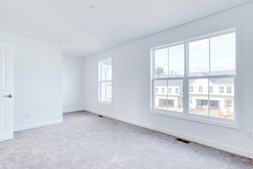 Building Photo - 221 Addison Ct
