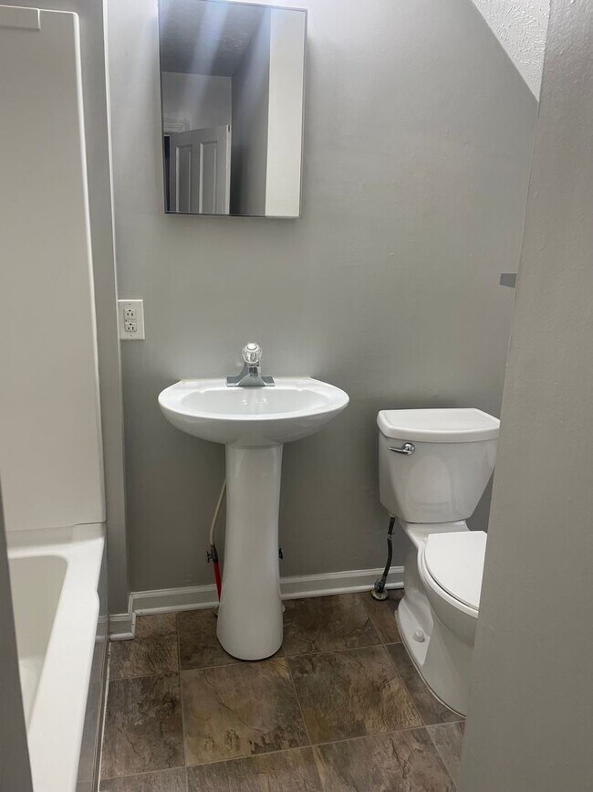 Building Photo - Recently Updated - Upper One Bedroom with Washer/Dryer!