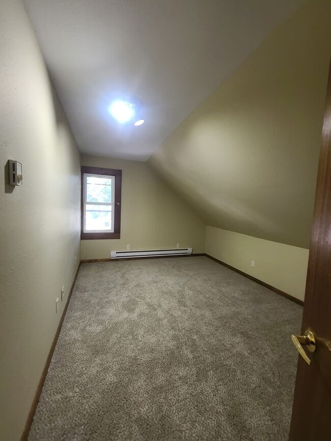 Building Photo - 401 1/2 W Vine St.