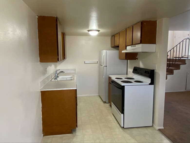 Building Photo - 261 E 200 N