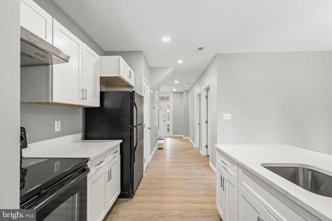 Building Photo - 3034 Arunah Ave