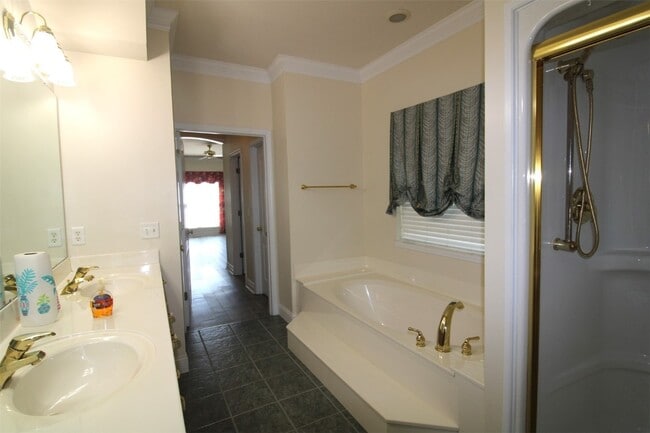 Building Photo - 320 Remington Way Dr