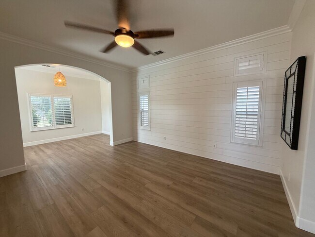 Building Photo - Stunning Silver Oak Ranch Home!