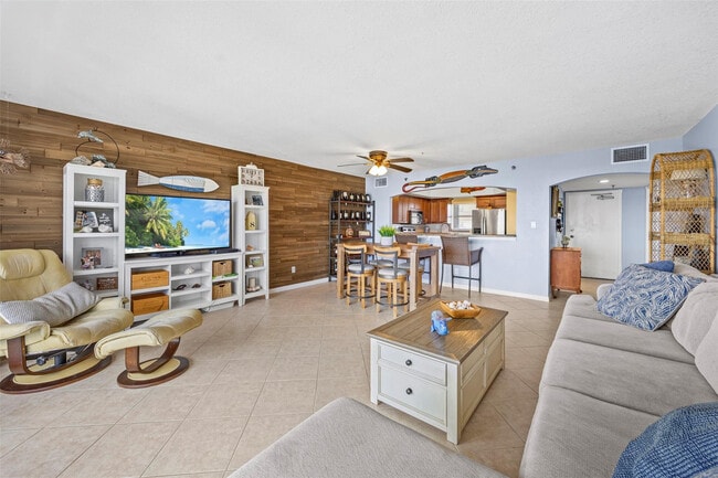 Building Photo - 801 S Ocean Dr