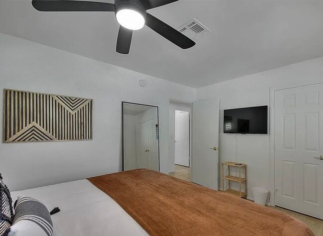 Building Photo - Stylish Palm Springs Home with Indoor-Outdoor Living