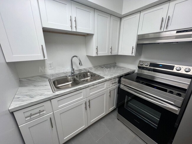 Building Photo - 1318 Sydney Pl