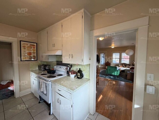 Building Photo - 521 W Myrtle St